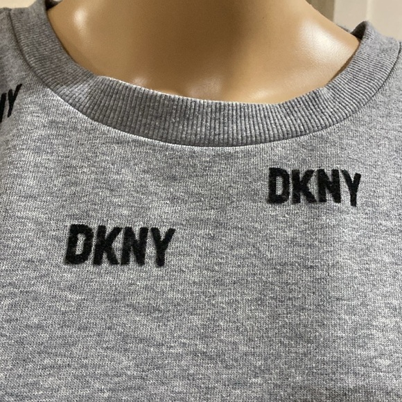 DKNY - Cropped sweater with black logo print Sz M - Picture 13 of 15